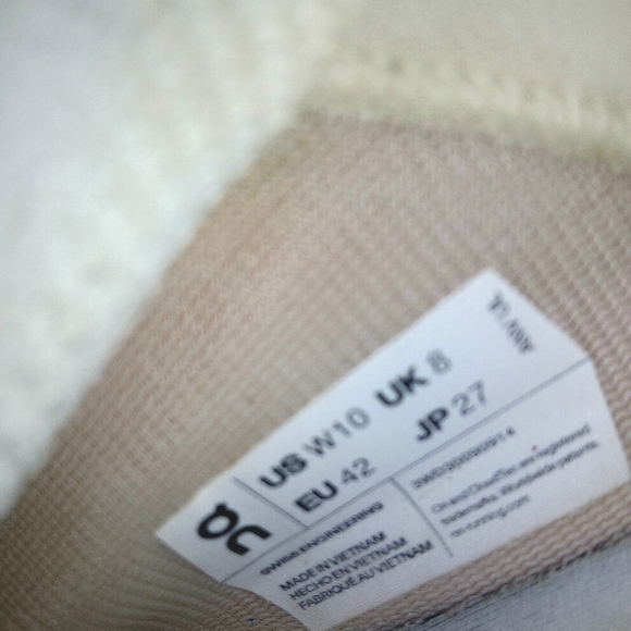 On Cloudeclipse Running Athletic Sneakers - Picture 10 of 11